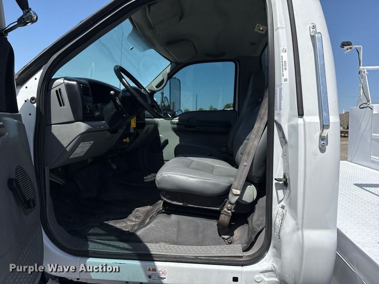 image for item EG5740 2005 Ford F650 Super Duty utility / service truck