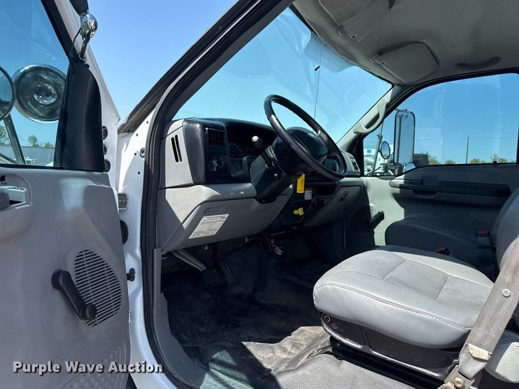 image for item EG5740 2005 Ford F650 Super Duty utility / service truck