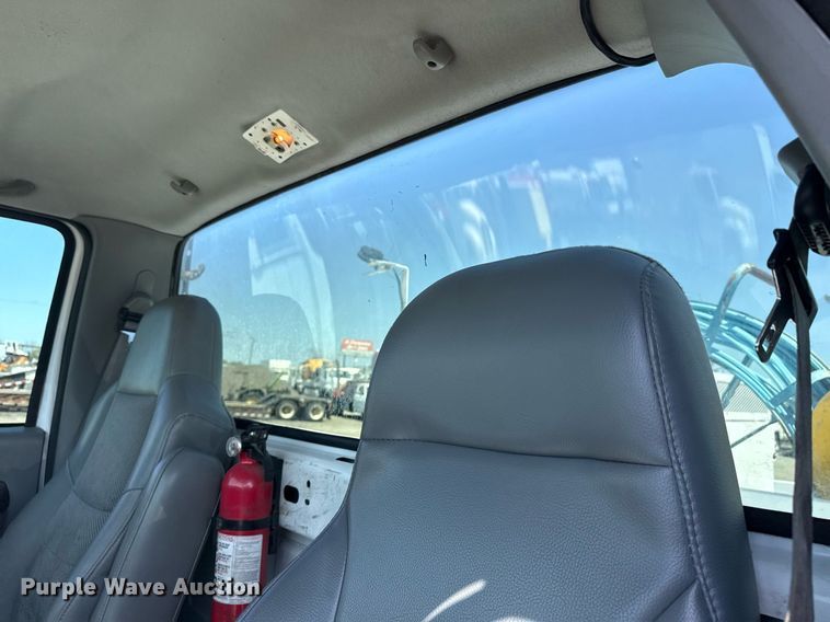 image for item EG5740 2005 Ford F650 Super Duty utility / service truck