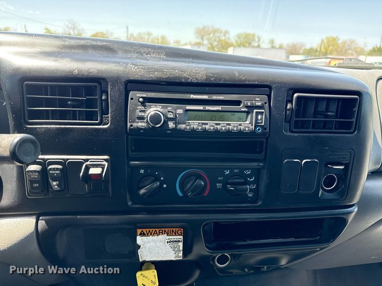 image for item EG5740 2005 Ford F650 Super Duty utility / service truck