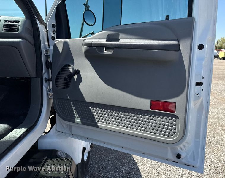 image for item EG5740 2005 Ford F650 Super Duty utility / service truck