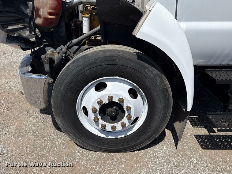 image for item EG5740 2005 Ford F650 Super Duty utility / service truck