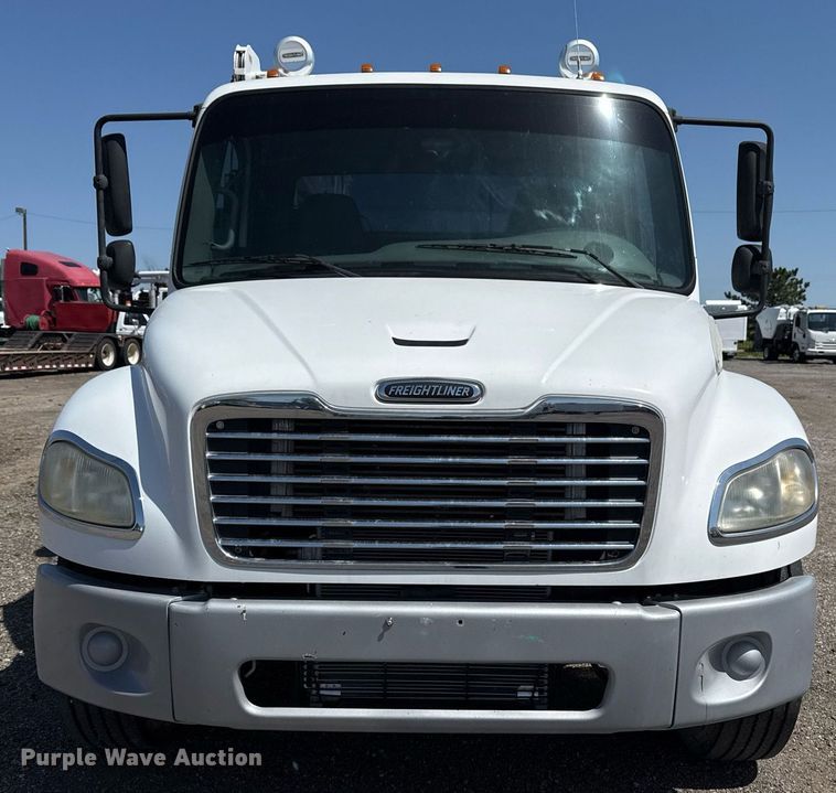 image for item EG5742 2005 Freightliner  Business Class M2 utility / service truck