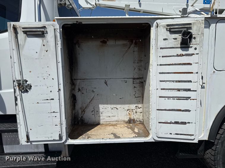 image for item EG5742 2005 Freightliner  Business Class M2 utility / service truck