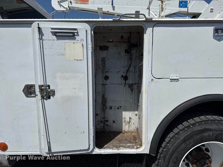 image for item EG5742 2005 Freightliner  Business Class M2 utility / service truck