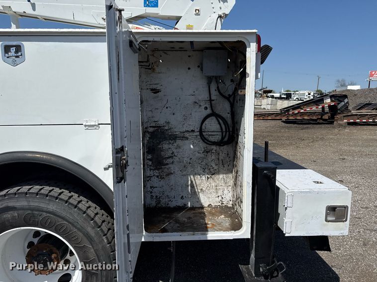 image for item EG5742 2005 Freightliner  Business Class M2 utility / service truck