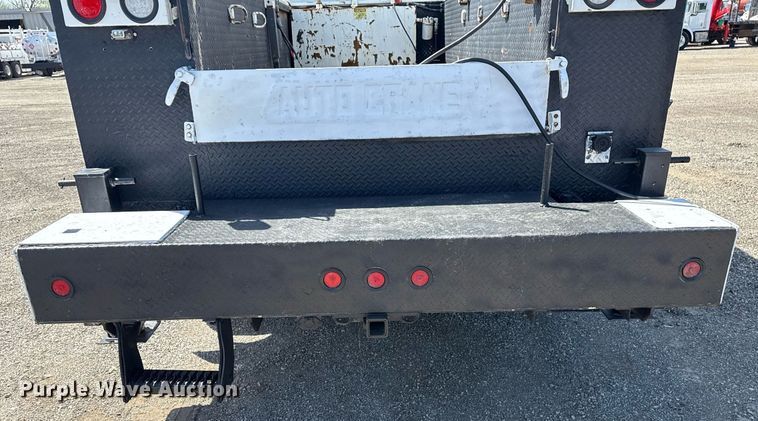 image for item EG5742 2005 Freightliner  Business Class M2 utility / service truck