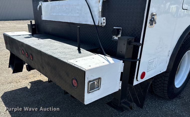 image for item EG5742 2005 Freightliner  Business Class M2 utility / service truck