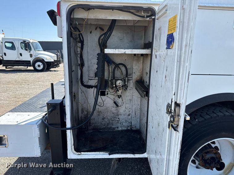 image for item EG5742 2005 Freightliner  Business Class M2 utility / service truck