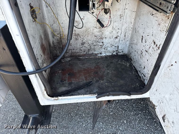 image for item EG5742 2005 Freightliner  Business Class M2 utility / service truck