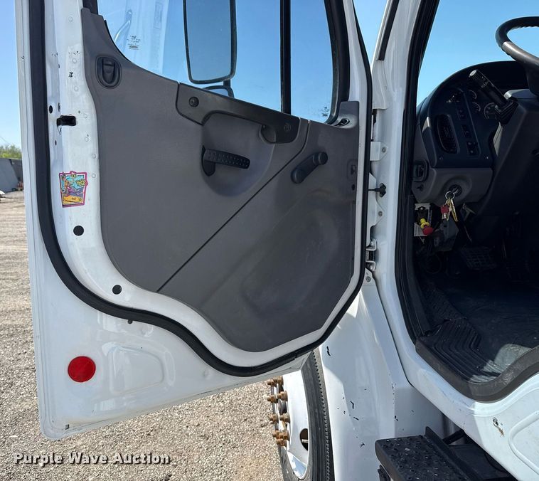 image for item EG5742 2005 Freightliner  Business Class M2 utility / service truck