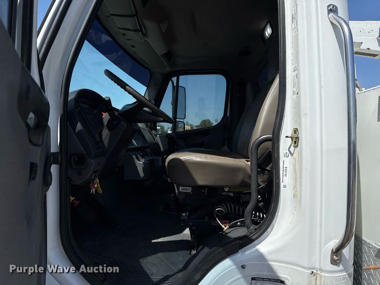 image for item EG5742 2005 Freightliner  Business Class M2 utility / service truck