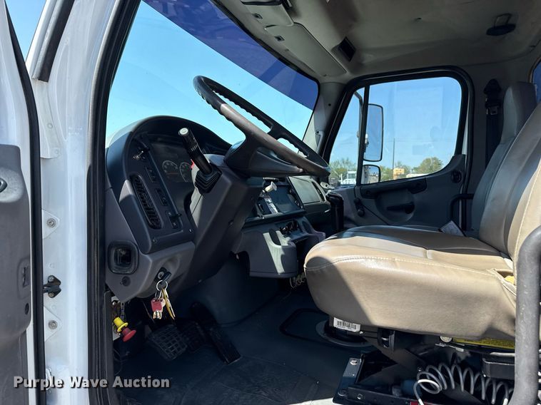 image for item EG5742 2005 Freightliner  Business Class M2 utility / service truck