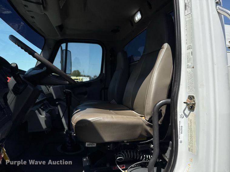 image for item EG5742 2005 Freightliner  Business Class M2 utility / service truck