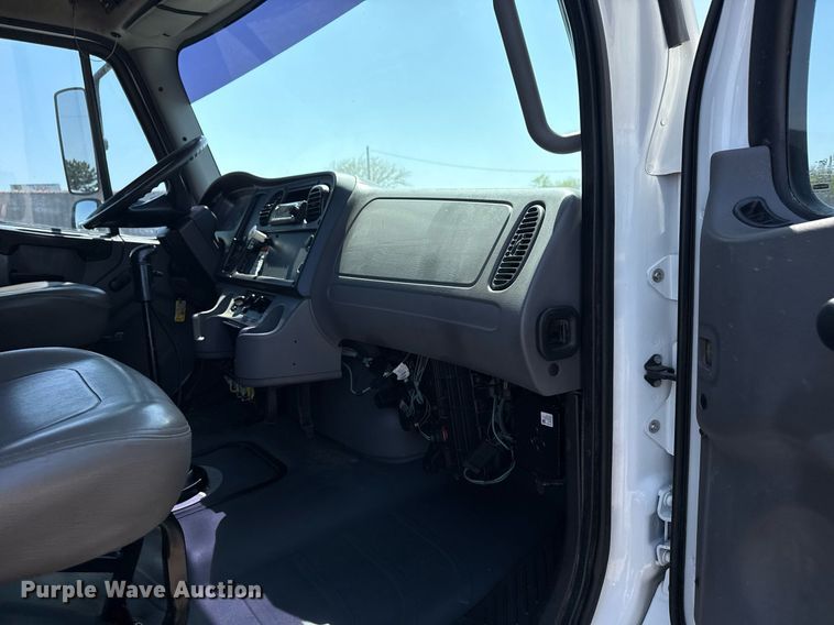 image for item EG5742 2005 Freightliner  Business Class M2 utility / service truck