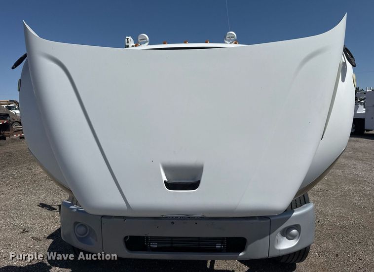 image for item EG5742 2005 Freightliner  Business Class M2 utility / service truck