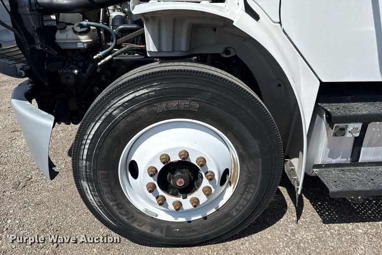 image for item EG5742 2005 Freightliner  Business Class M2 utility / service truck