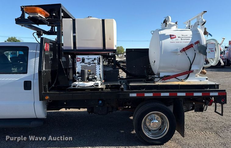 image for item EG5747 2011 Ford F550 Super Duty Crew Cab flatbed pickup truck