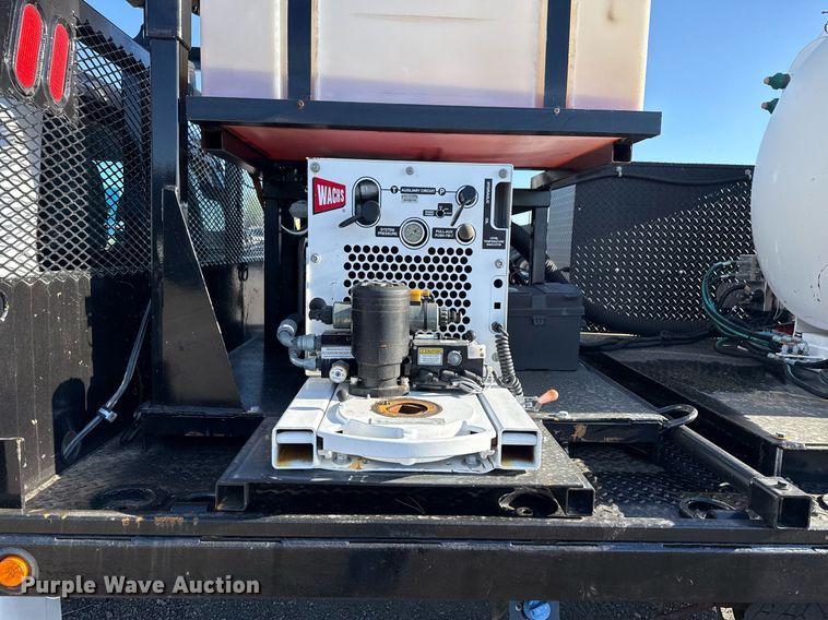 image for item EG5747 2011 Ford F550 Super Duty Crew Cab flatbed pickup truck