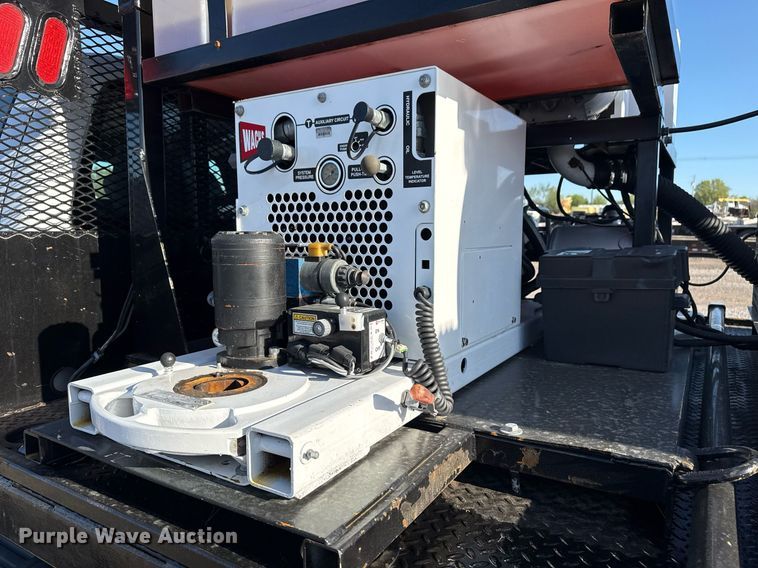 image for item EG5747 2011 Ford F550 Super Duty Crew Cab flatbed pickup truck