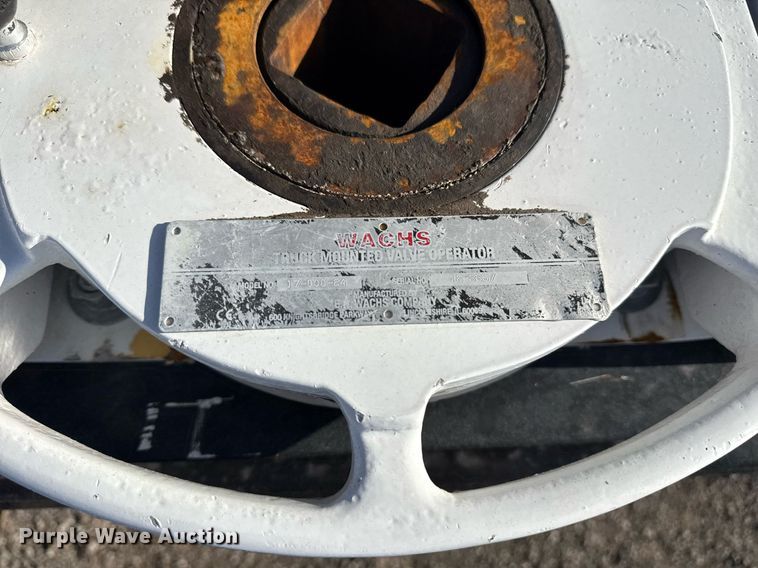 image for item EG5747 2011 Ford F550 Super Duty Crew Cab flatbed pickup truck