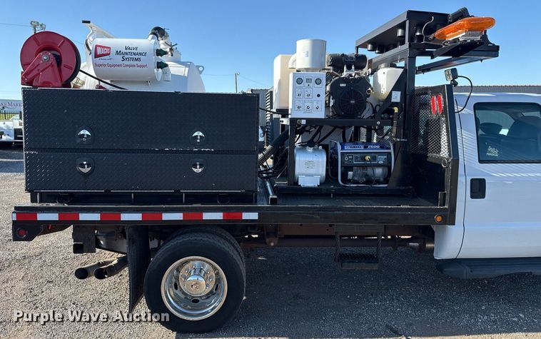 image for item EG5747 2011 Ford F550 Super Duty Crew Cab flatbed pickup truck