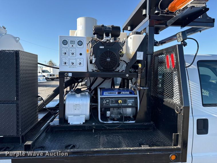 image for item EG5747 2011 Ford F550 Super Duty Crew Cab flatbed pickup truck