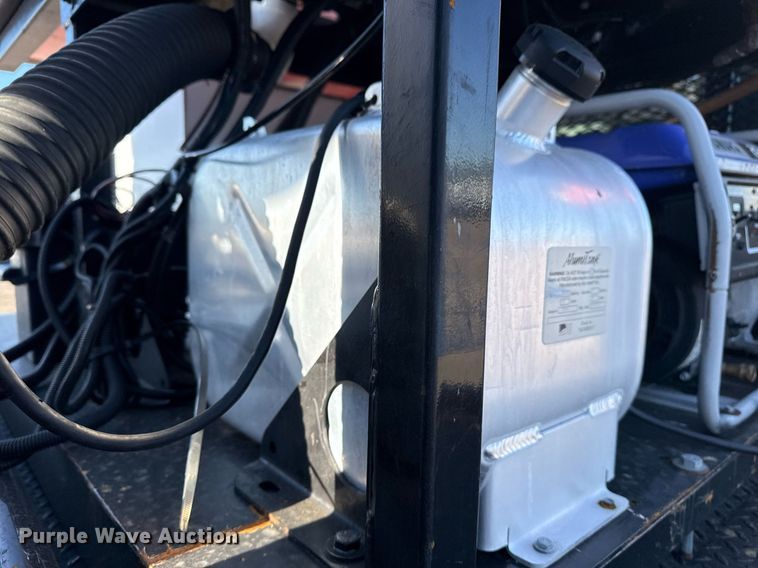 image for item EG5747 2011 Ford F550 Super Duty Crew Cab flatbed pickup truck