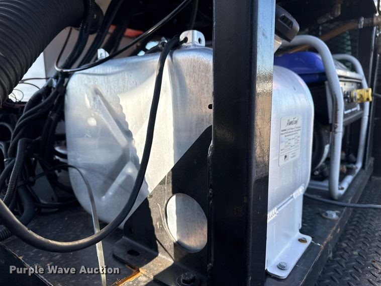 image for item EG5747 2011 Ford F550 Super Duty Crew Cab flatbed pickup truck