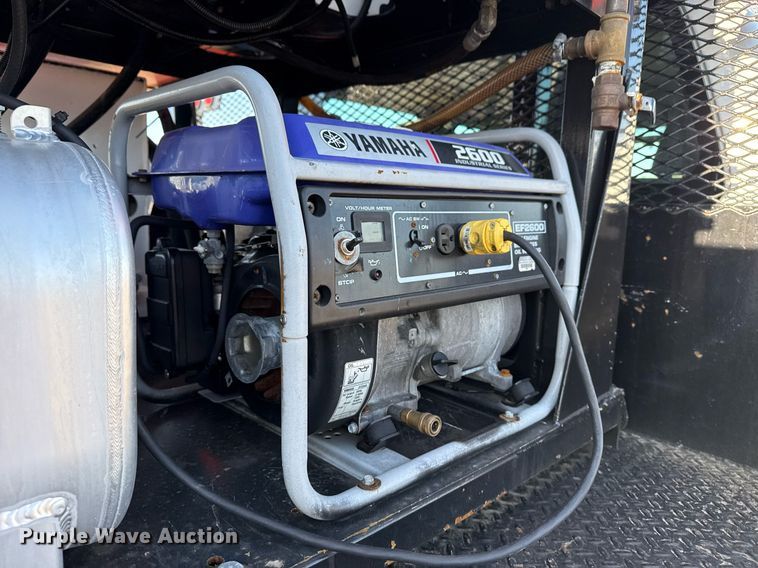 image for item EG5747 2011 Ford F550 Super Duty Crew Cab flatbed pickup truck