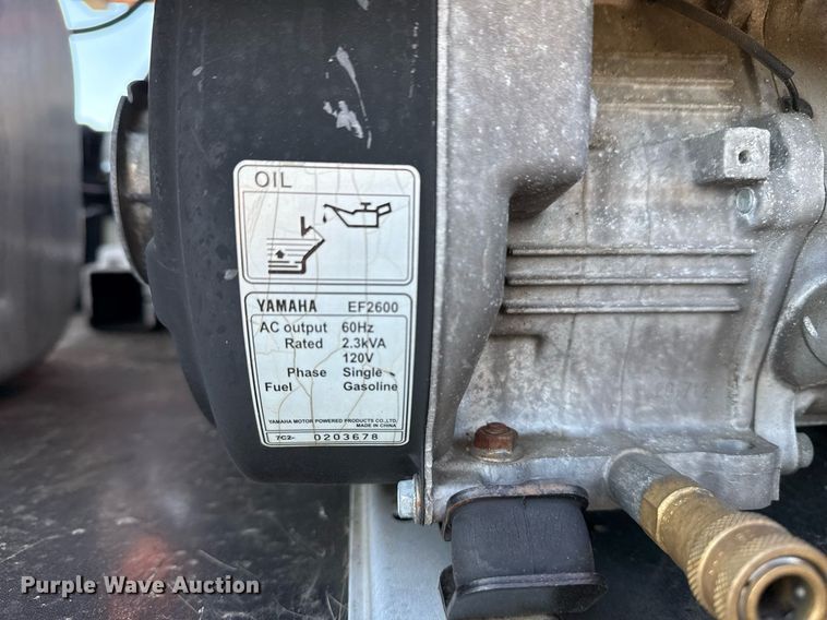 image for item EG5747 2011 Ford F550 Super Duty Crew Cab flatbed pickup truck