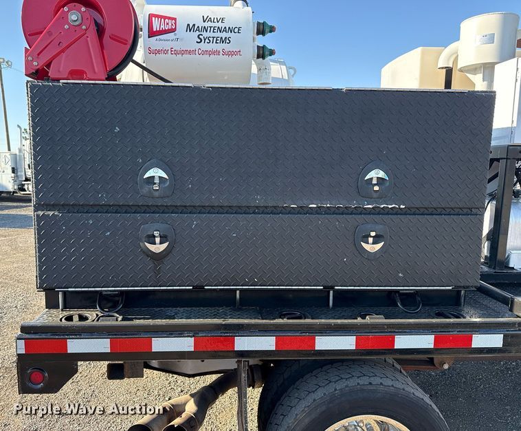 image for item EG5747 2011 Ford F550 Super Duty Crew Cab flatbed pickup truck