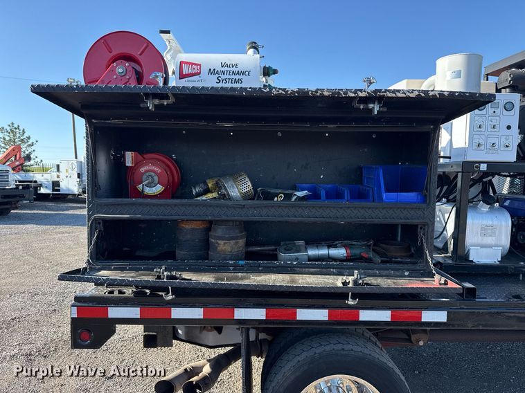 image for item EG5747 2011 Ford F550 Super Duty Crew Cab flatbed pickup truck