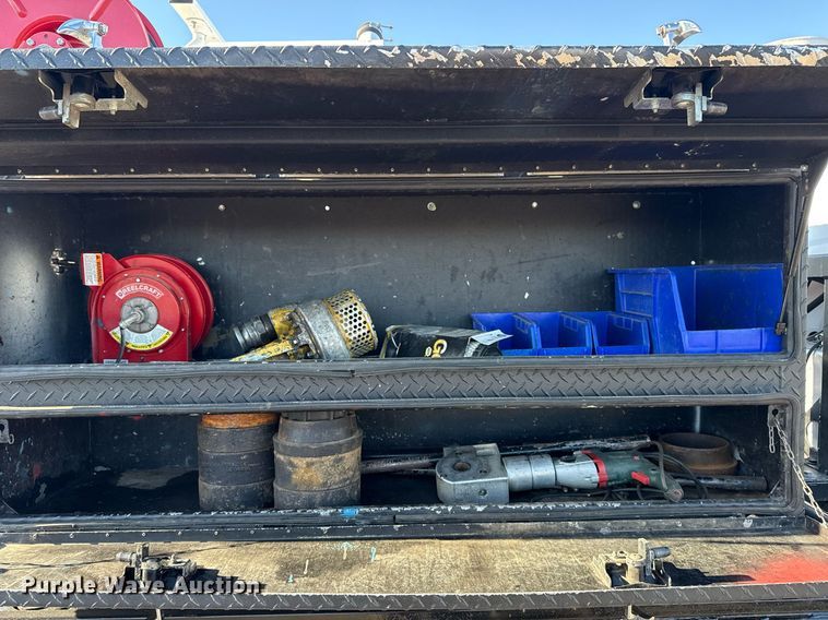 image for item EG5747 2011 Ford F550 Super Duty Crew Cab flatbed pickup truck