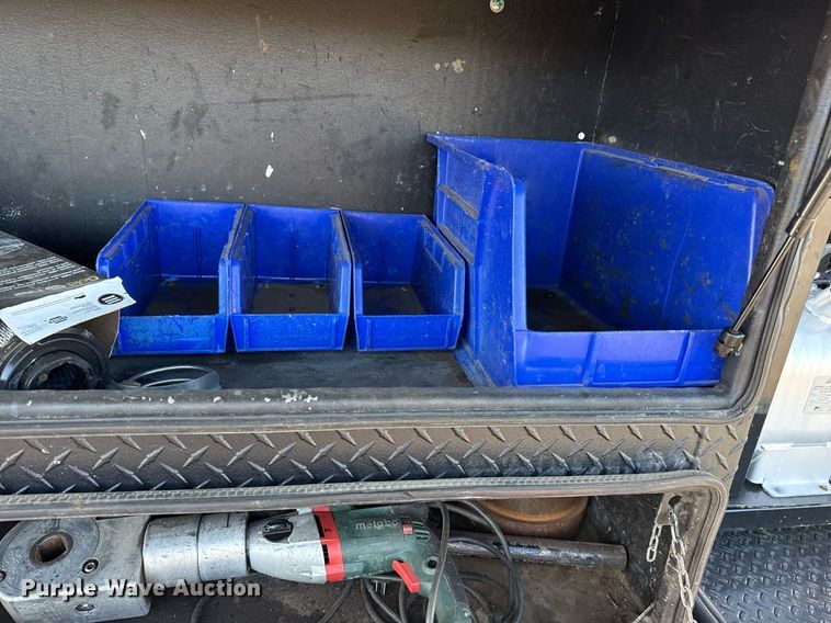 image for item EG5747 2011 Ford F550 Super Duty Crew Cab flatbed pickup truck