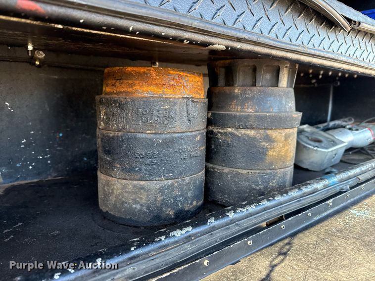 image for item EG5747 2011 Ford F550 Super Duty Crew Cab flatbed pickup truck