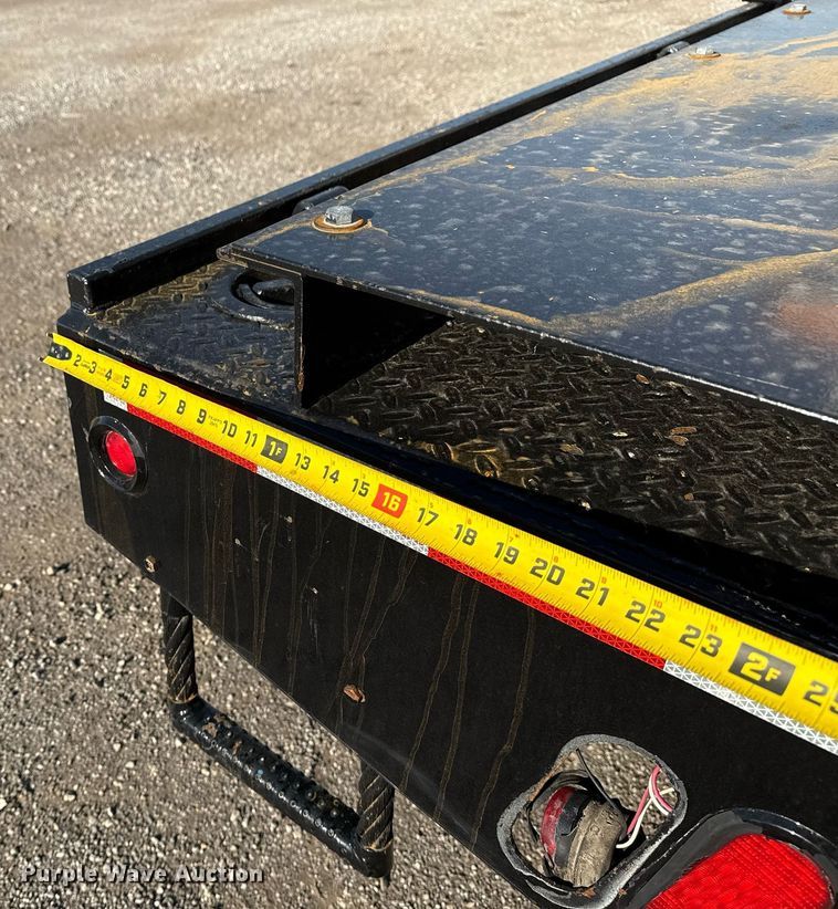 image for item EG5747 2011 Ford F550 Super Duty Crew Cab flatbed pickup truck