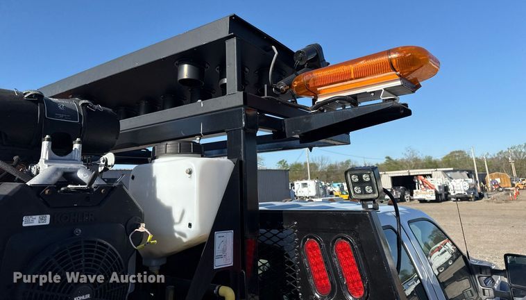 image for item EG5747 2011 Ford F550 Super Duty Crew Cab flatbed pickup truck