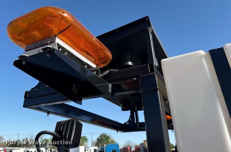 image for item EG5747 2011 Ford F550 Super Duty Crew Cab flatbed pickup truck