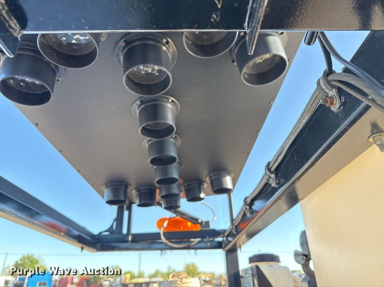 image for item EG5747 2011 Ford F550 Super Duty Crew Cab flatbed pickup truck