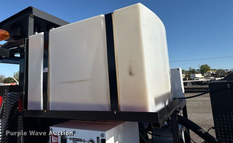 image for item EG5747 2011 Ford F550 Super Duty Crew Cab flatbed pickup truck