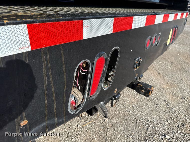 image for item EG5747 2011 Ford F550 Super Duty Crew Cab flatbed pickup truck