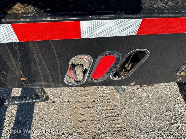 image for item EG5747 2011 Ford F550 Super Duty Crew Cab flatbed pickup truck