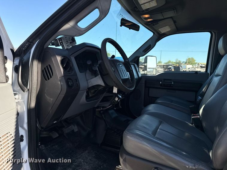 image for item EG5747 2011 Ford F550 Super Duty Crew Cab flatbed pickup truck