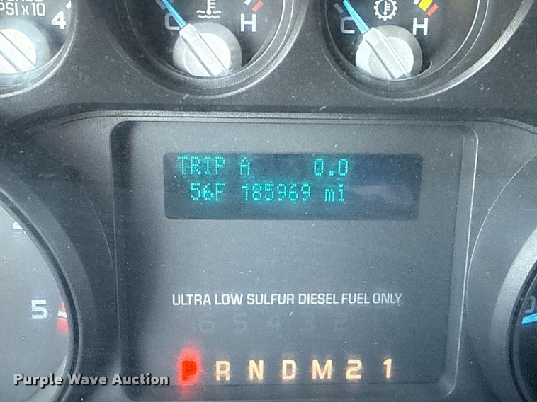 image for item EG5747 2011 Ford F550 Super Duty Crew Cab flatbed pickup truck