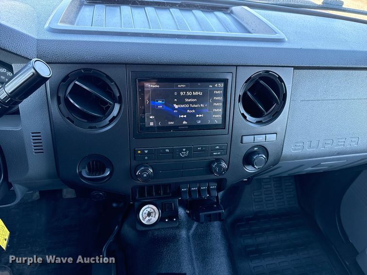 image for item EG5747 2011 Ford F550 Super Duty Crew Cab flatbed pickup truck