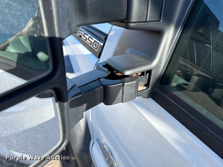 image for item EG5747 2011 Ford F550 Super Duty Crew Cab flatbed pickup truck