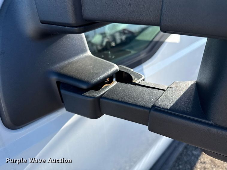 image for item EG5747 2011 Ford F550 Super Duty Crew Cab flatbed pickup truck