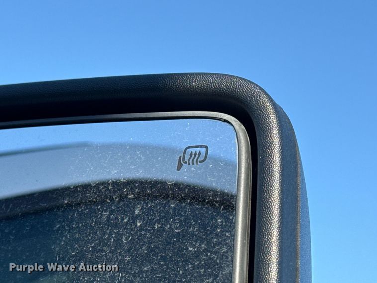 image for item EG5747 2011 Ford F550 Super Duty Crew Cab flatbed pickup truck