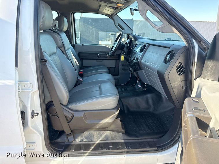 image for item EG5747 2011 Ford F550 Super Duty Crew Cab flatbed pickup truck